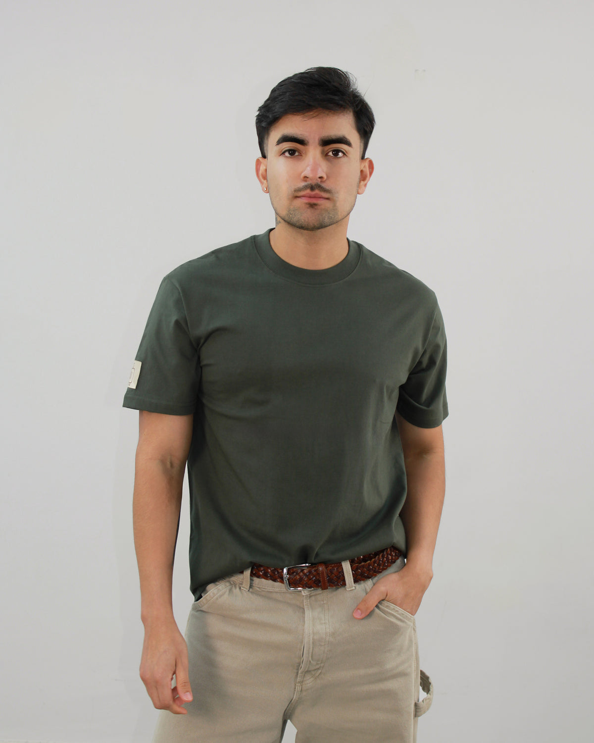 Camiseta verde olivo sin estampados para hombre 